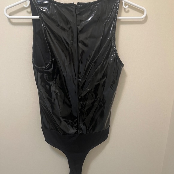 Fashionova - Picture 2 of 2